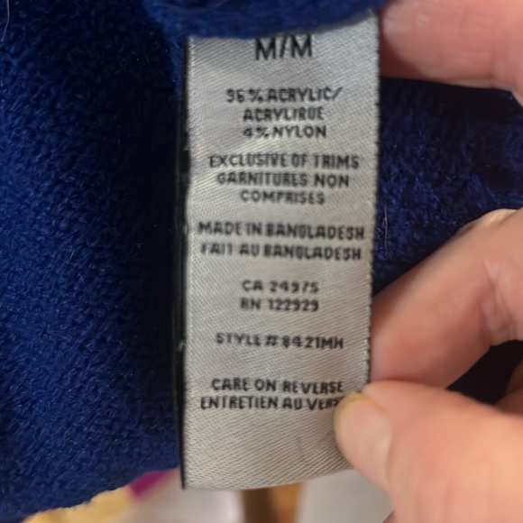 Maple Leafs Hockey Sweater - Picture 6 of 6